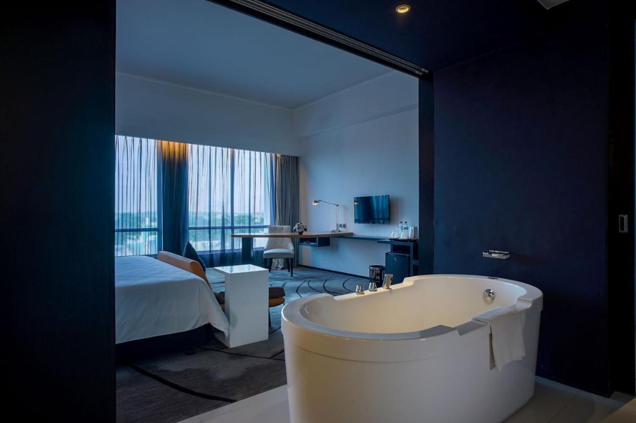 Artotel Ts Suites Surabaya Exterior photo