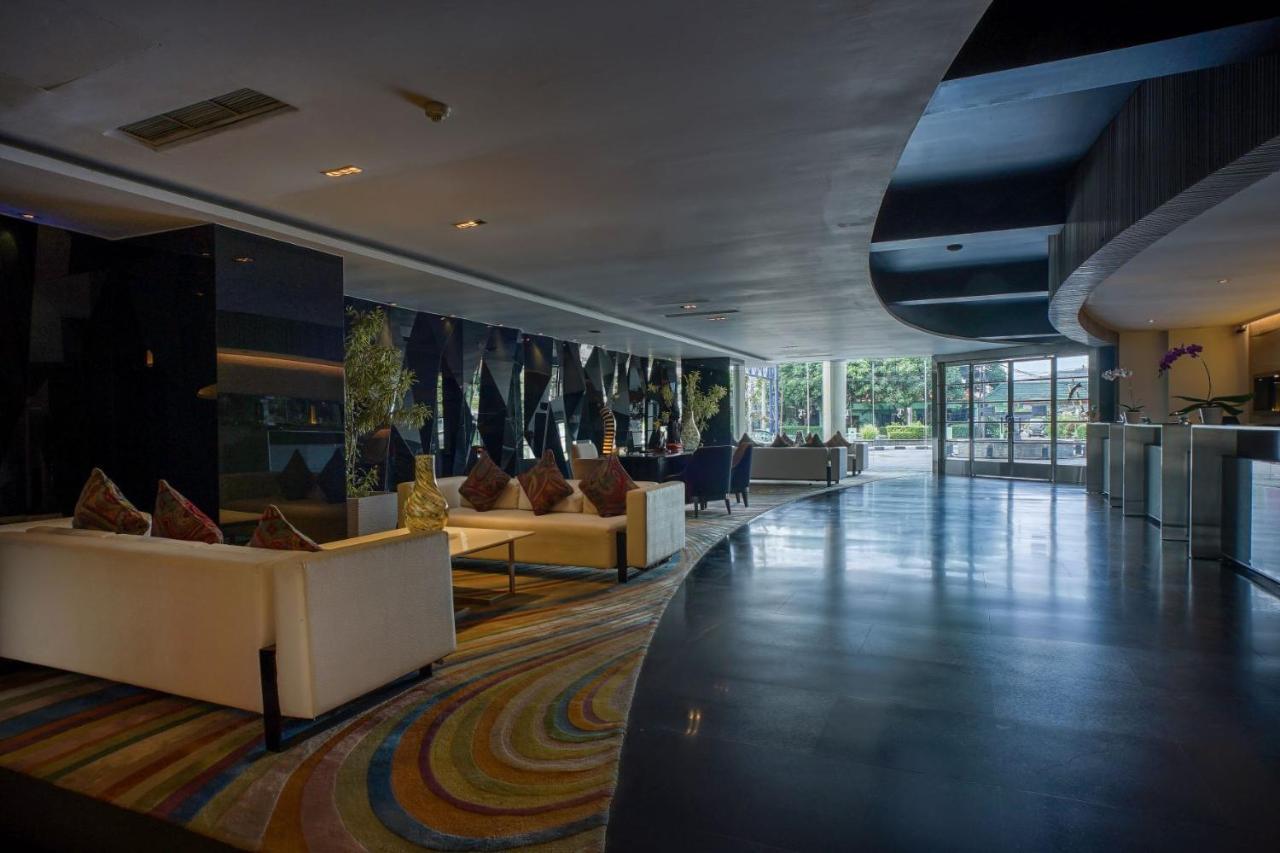 Artotel Ts Suites Surabaya Exterior photo