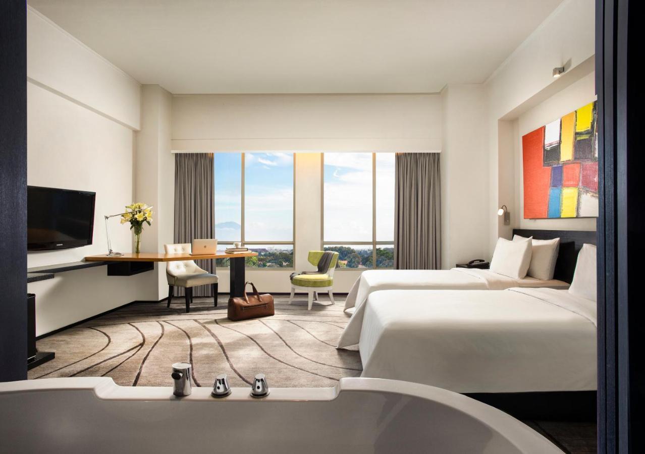 Artotel Ts Suites Surabaya Exterior photo