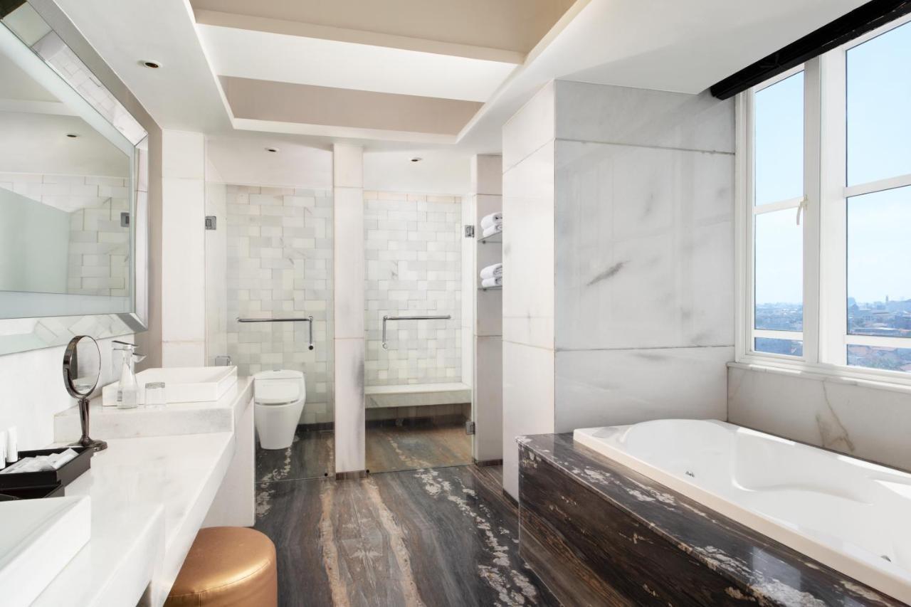 Artotel Ts Suites Surabaya Exterior photo